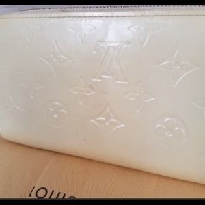 Authentic Louis Vuitton Vernis Cream Long Zippy Wallet